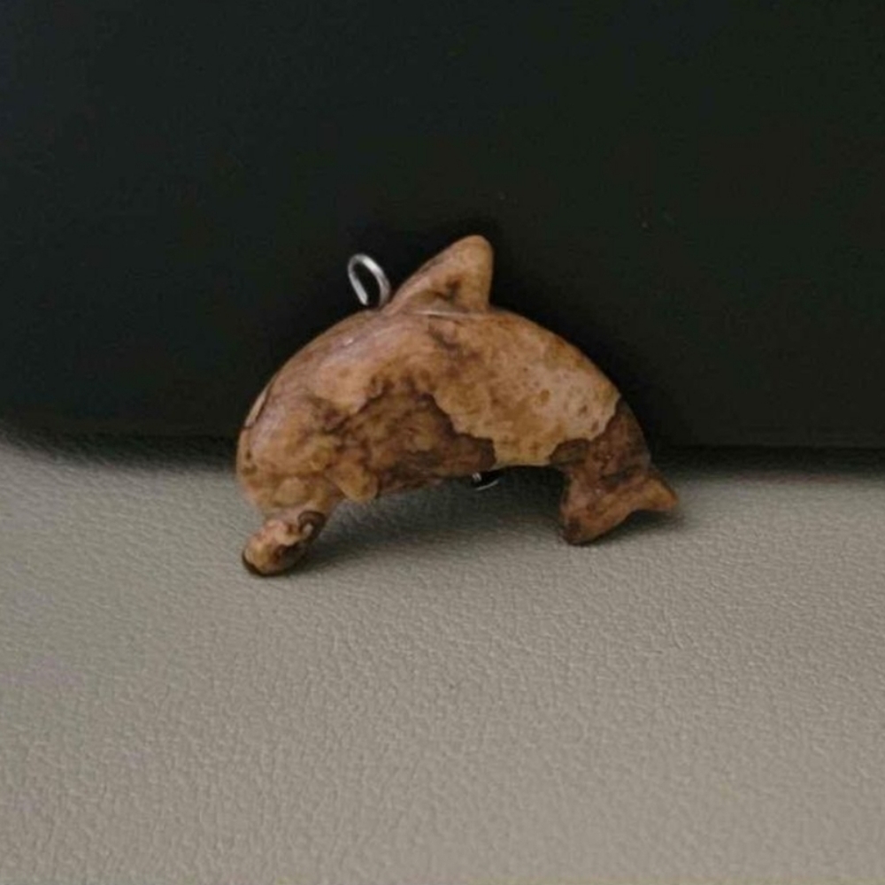 Small dolphin pendant